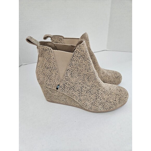 Women's TOMS Desert Tan And Grey Pebble Suede Kelsey Wedge Bootie Size 10 NWOB - Picture 2 of 8